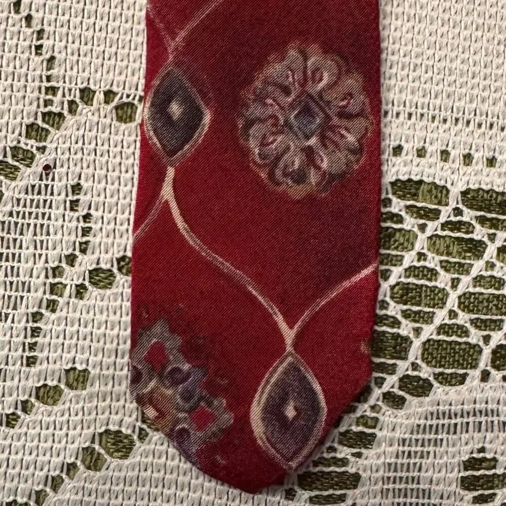 Bill Blass Necktie Red Silk Floral Geometric Medallion Foulard Mens Tie 60